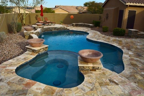 Custom swimming pool built by Saturn Pools